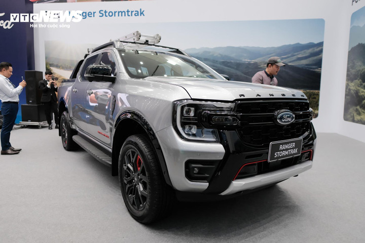 Ford Ranger Stormtrak với các trang bị mới thuận tiện hơn cho người dùng.
