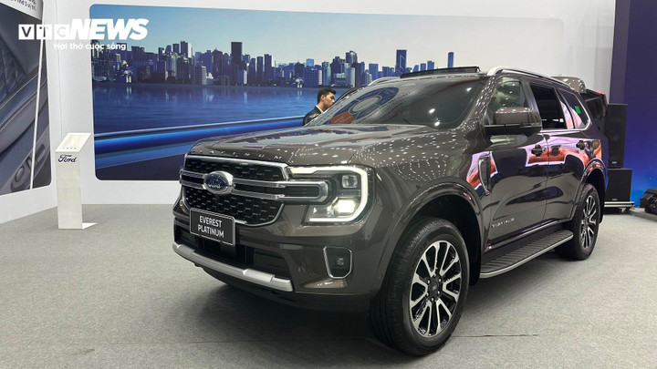 Ford Everest Platinum mới vừa được ra mắt tại Việt Nam.