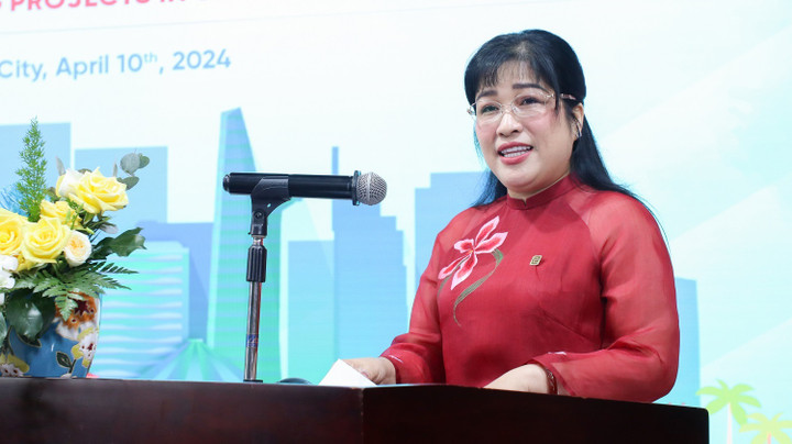 CEO Lưu Thị Thanh Mẫu phát biểu tham luận tại hội thảo.