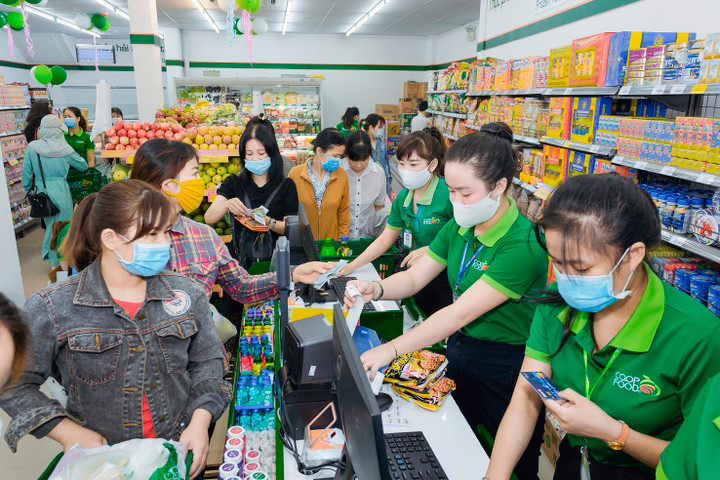 Cửa hàng thực phẩm Co.op Food có diện tích linh hoạt, phục vụ bữa ăn hàng ngày.