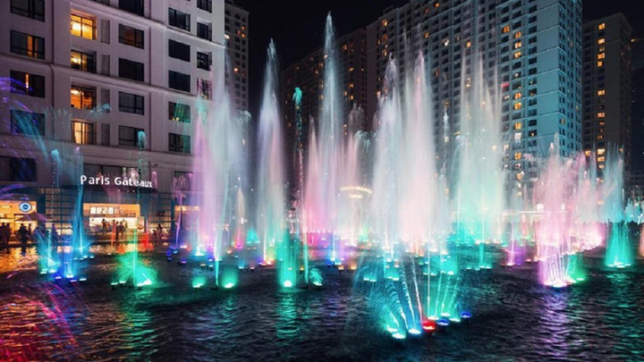 Bạn có thể đến xem nhạc nước Times City hoàn toàn miễn phí.