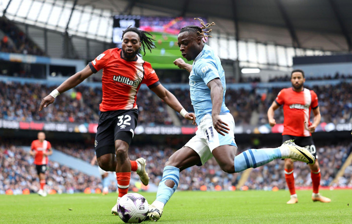 Man City tấn công dồn dập. (Ảnh: Getty Images)