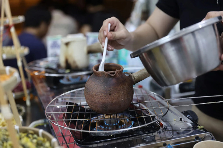 Trà sữa đất nung cũng là thức uống từng bùng thành trào lưu năm 2023. (Ảnh: M.Tâm)