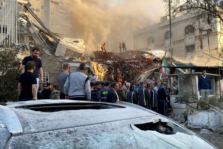 Tòa nhà lãnh sự trong khu phức hợp Đại sứ quán Iran ở Syria bị phá hủy sau một cuộc không kích nghi của Israel ngày 1/4. (Ảnh: Reuters)