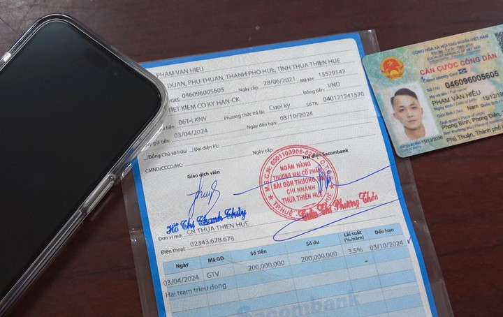 Sau khi trộm được tiền, Hiếu mang 200 triệu đồng gửi tiết kiệm tại ngân hàng.