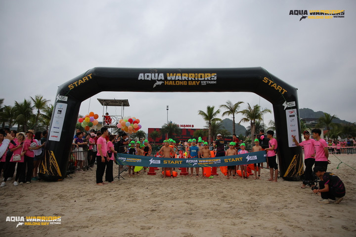 Hơn 1.500 vận động viên tham gia tranh tài tại Aqua Warriors Ha Long Bay. Đây là giải phong trào bơi chạy lớn nhất từng được tổ chức tại Việt Nam.