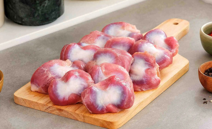 Lòng gà là bộ phận có nhiều nguy cơ tồn dư lượng thuốc trong quá trình chăn nuôi. (Ảnh minh hoạ)