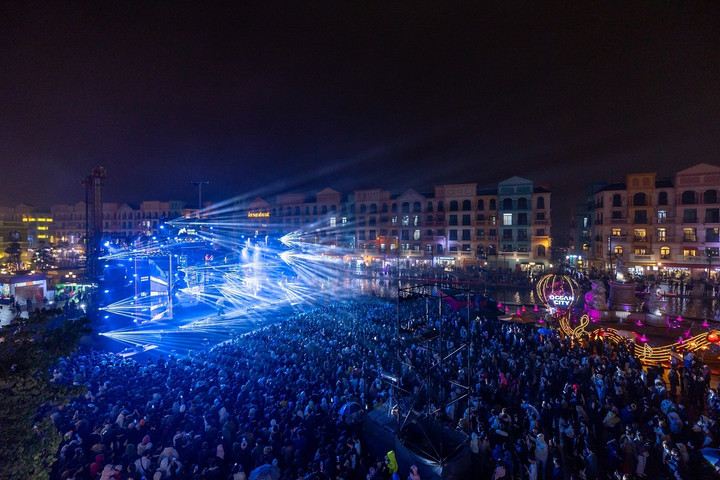 'Thiên đường tình yêu' khiến đôi lứa xiêu lòng ở phía Đông Hà Nội - 12