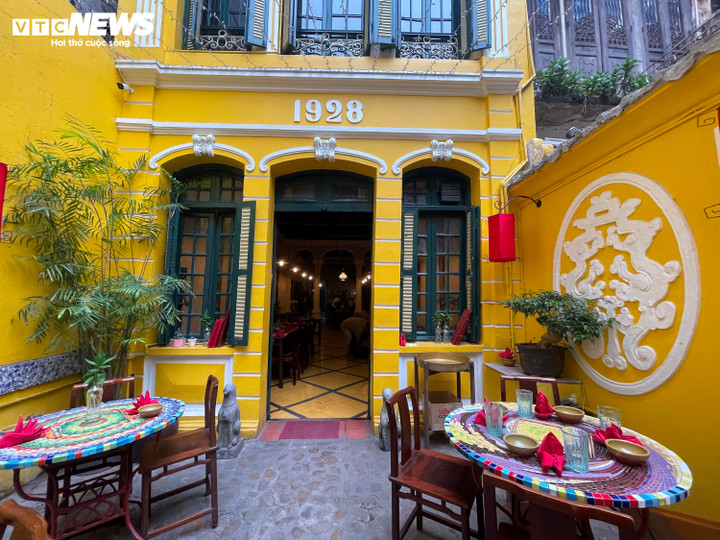 Nhân viên nhà hàng bất ngờ, phấn khích khi Tim Cook xuất hiện - 第4张