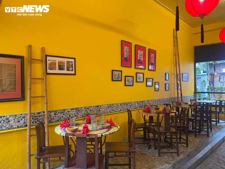 Nhân viên nhà hàng bất ngờ, phấn khích khi Tim Cook xuất hiện - 第9张