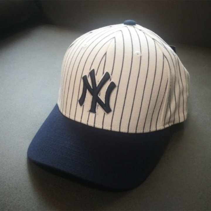 Chiếc mũ bóng chày được lấy cảm hứng từ phụ kiện của các cầu thủ bóng chày.