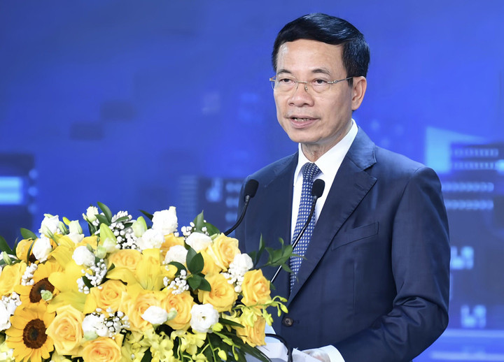 Bộ trưởng Nguyễn Mạnh Hùng nhấn mạnh, việc ra mắt Trung tâm dữ liệu Viettel Hòa Lạc hôm nay là minh chứng cho cam kết của Viettel trong việc xây dựng hạ tầng số Việt Nam tiêu chuẩn quốc tế. (Ảnh: VT)