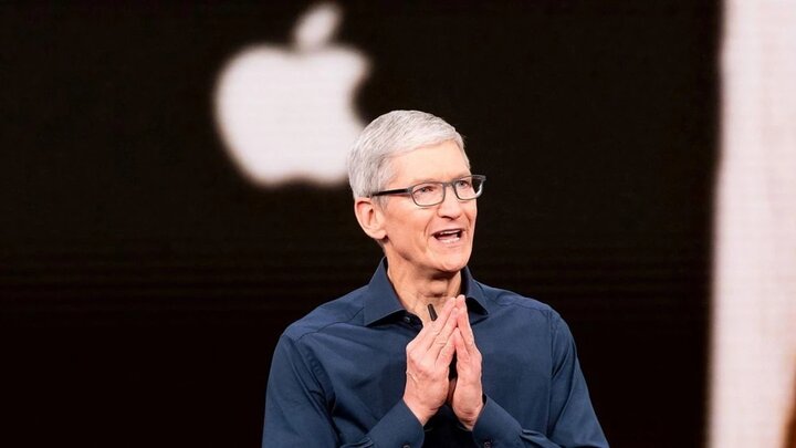 Tim Cook bất ngờ đến Việt Nam. (Ảnh: CNBC)