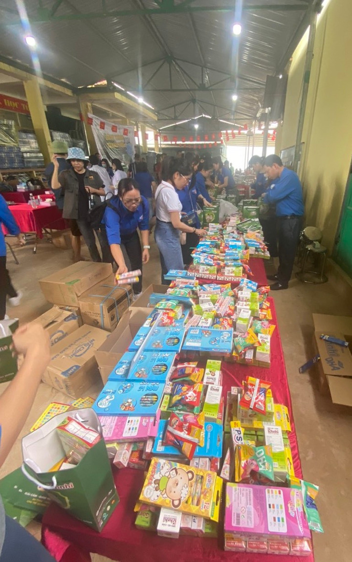 Khám sức khỏe miễn phí cho hơn 500 học sinh Điện Biên - 4