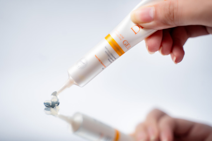 Chất gel Decumar THC phiên bản nâng cấp trong suốt không màu, thẩm thấu nhanh, đảm bảo tính thẩm mỹ cao.