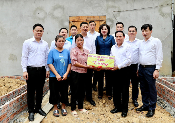 Agribank cùng ngành ngân hàng tích cực chung tay 'xóa nhà tạm, nhà dột nát' - 2