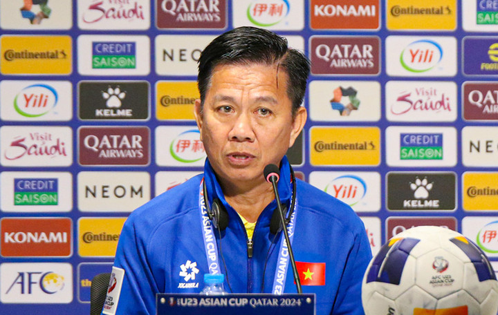 Ở buổi họp báo hôm nay, HLV Hoàng Anh Tuấn cho biết: "Bảng đấu của chúng tôi không có đội bóng yếu. Trận đấu đầu tiên luôn không hề dễ dàng nhưng chúng tôi đã hoàn tất sự chuẩn bị. Trong bóng đá, trước khi tiếng còi kết thúc trận đấu vang lên thì không thể nói trước về kết quả. Tôi hy vọng tất cả các đội đều sẽ thể hiện tốt trong lượt đấu đầu tiên vào ngày mai".