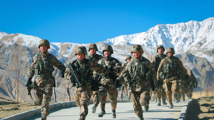 Quân đội Trung Quốc bắt đầu tổ chức tập trận bắn đạn thật gần biên giới Myanmar từ ngày 17/4. (Ảnh: Getty)