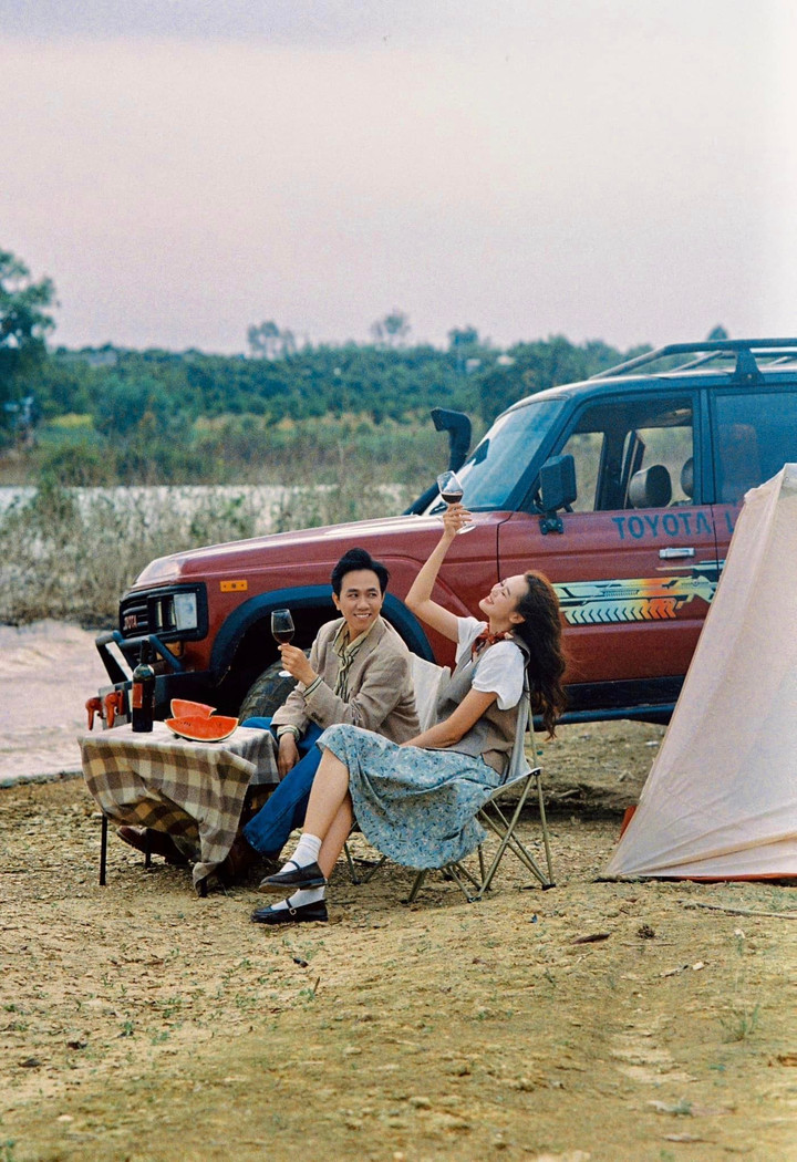 Theo tiết lộ, cặp đôi đã hẹn hò khoảng một năm và đang lên kế hoạch tổ chức lễ cưới trong năm nay.