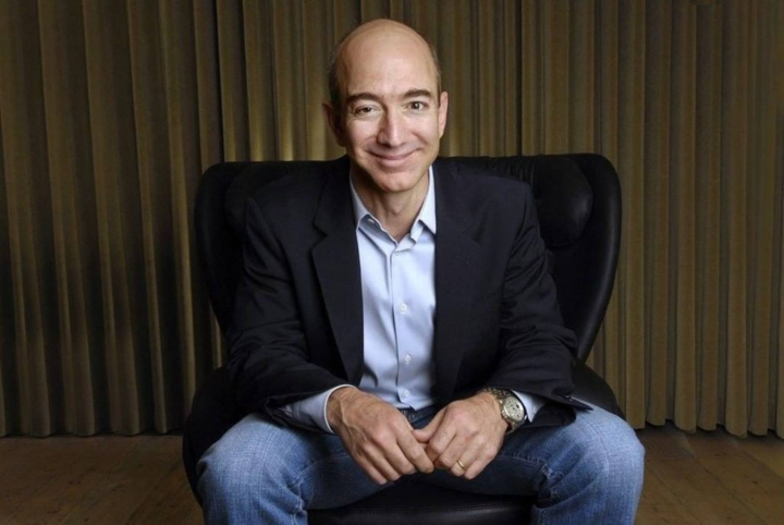 Ông chủ Amazon chịu chơi hơn một chút so với Bill Gates trong thú chơi đồng hồ. (Ảnh: Instagram)