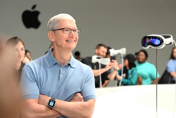 Không có gì ngạc nhiên khi CEO Apple Tim Cook luôn đeo đồng hồ của hãng. (Ảnh: Getty)