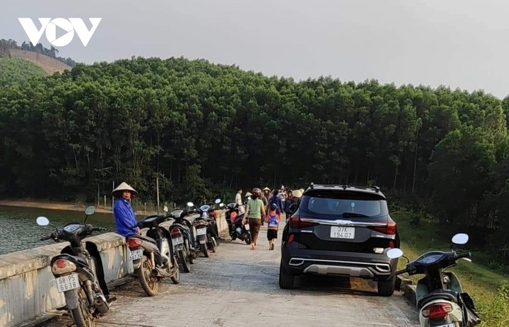 Hai nữ sinh trượt chân rơi xuống đập đuối nước tử vong thương tâm.