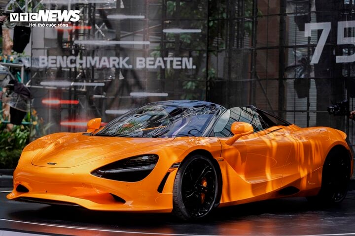 Với phiên bản Spider, McLaren 750S có thể đóng mở mui tự động chỉ trong 11 giây.