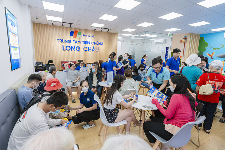 Mới bước chân vào thị trường vaccine, FPT Retail tham vọng mở 100 điểm tiêm chủng ngay trong năm 2024. (Ảnh: FRT)