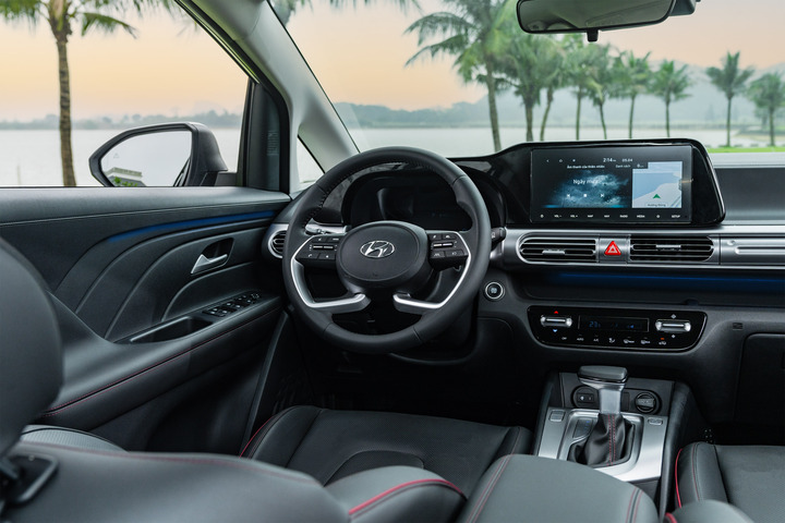 Nội thất của Hyundai Stargazer X cũng tiện nghi hơn, hiện đại hơn.