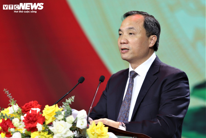 Ông Hoàng Trung Dũng, Bí thư Tỉnh ủy Hà Tĩnh phát biểu tại buổi lễ. (Ảnh: T.T)