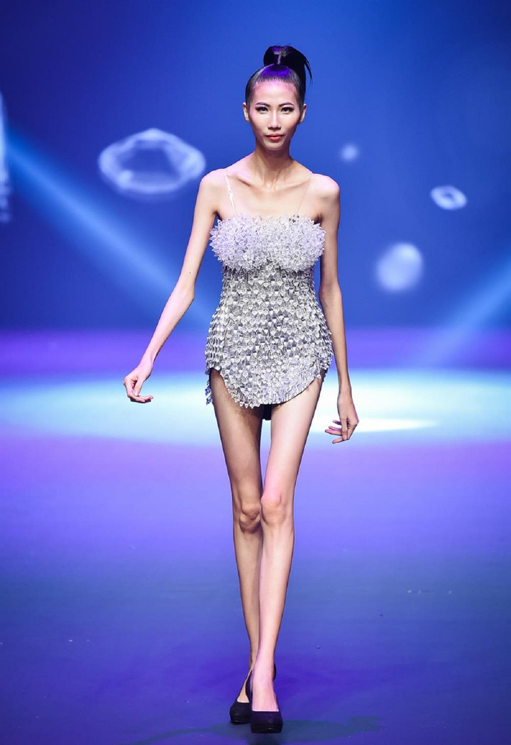 Hình ảnh gây nhiều tranh cãi của Cao Ngân năm 2017.