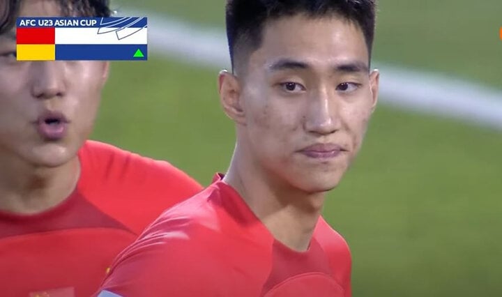 Thủ môn Yu Jinyong được bố trí đá tiền đạo.