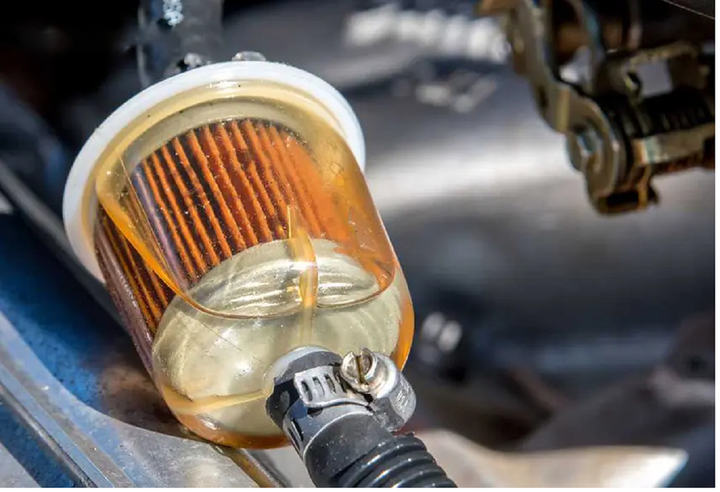 Lọc xăng ô tô có công dụng lọc bỏ các cặn gỉ, tạp chất có trong xăng. (Ảnh minh hoạ: danchoioto.vn).