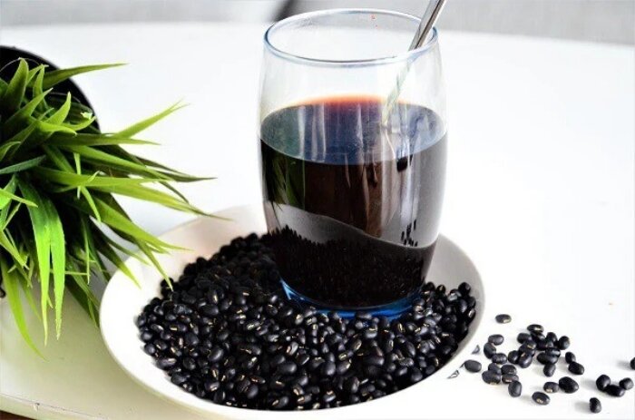 Đậu đen là loại hạt nhiều dinh dưỡng nhưng có nên uống nước đậu đen mỗi ngày? (Ảnh minh hoạ)