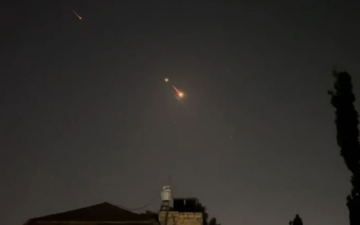 Hôm 13/4, Iran đã phóng hàng trăm tên lửa và UAV vào Israel. (Ảnh: AFP)