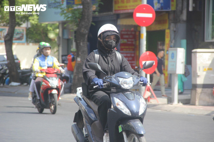 Dự báo thời tiết TP.HCM hôm nay 19/4, ít mây, nắng nóng, nhiệt độ cao nhất 36 độ C.