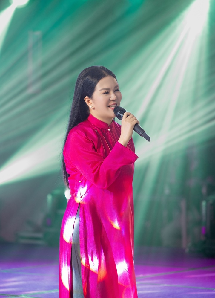Đinh Hiền Anh đã mất 4 năm để hoàn thành 2 CD mới.