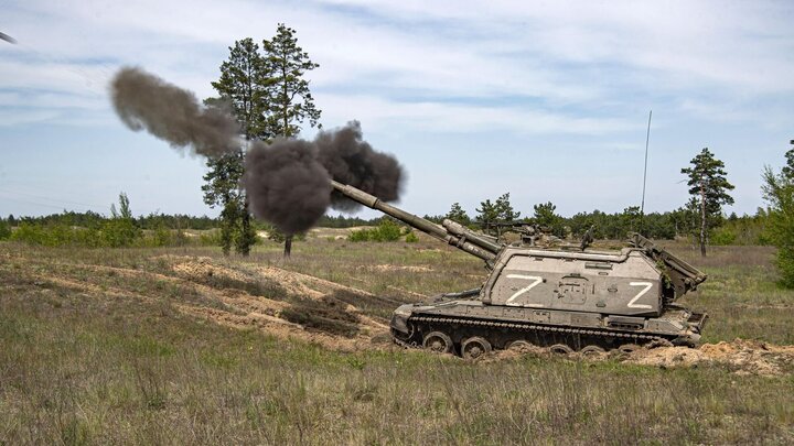 Một khẩu pháo tự hành của Nga trên chiến trường Ukraine.