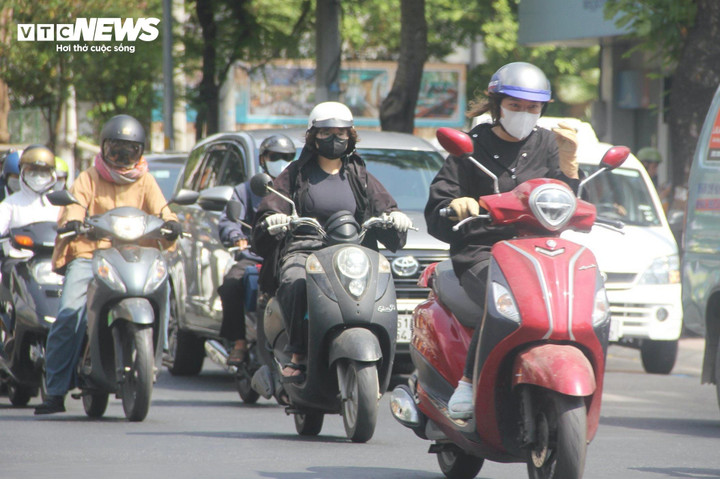 Dự báo thời tiết TP.HCM hôm nay 20/4 ít mây, duy trì nắng nóng gay gắt.