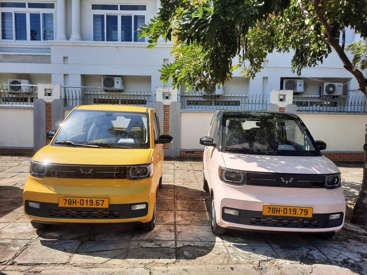 Những chiếc xe điện này có giá loanh quanh 200 triệu đồng/chiếc.