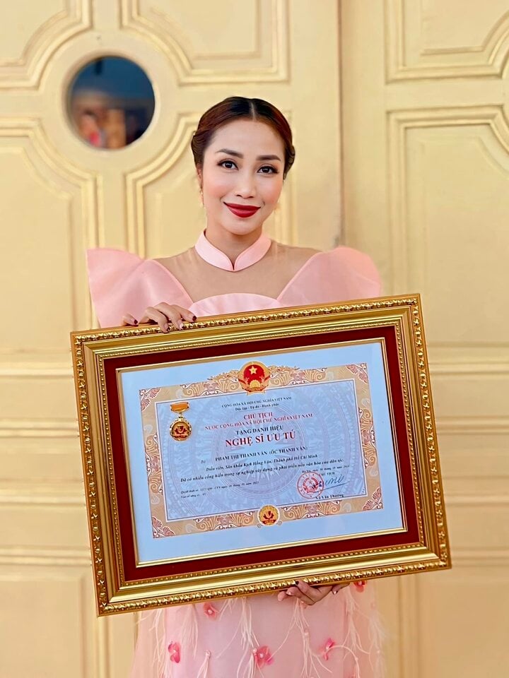 Nữ nghệ sĩ từng về Việt Nam nhận danh hiệu NSƯT.