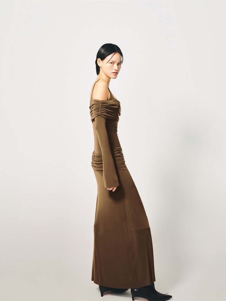 Năm 2013, Tuyết Lan ký hợp đồng với công ty người mẫu nổi tiếng của Mỹ Wilhelmina Models. Nữ người mẫu trình diễn nhiều lần ở New York Fashion Week, trong đó có show của nhà thiết kế Elie Tahari, Park Choon Moo, Tia Cibani, Wes Gordon, Juan Carlos Obando...Cô là một trong số ít những người mẫu Việt thành danh ở thị trường quốc tế.