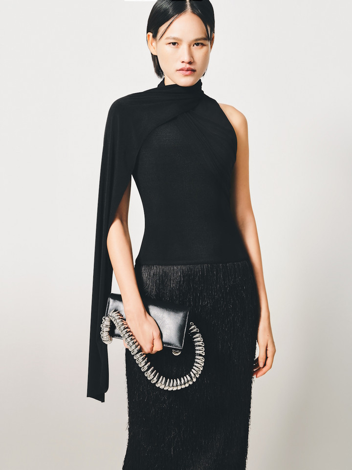 Tuyết Lan là một trong những người mẫu sáng giá của làng thời trang Việt. Sau khi giành ngôi vị Á quân Vietnam's Next Top Model, cô liên tiếp gặt hái được những thành công trên sàn diễn. Năm 2011, người đẹp sang Singapore lập nghiệp và giành quán quân Asian Model Search 2011.