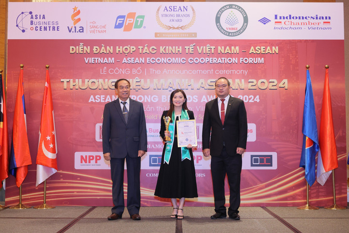 Bà Nguyễn Ngọc Ánh - Phó Chủ tịch HĐQT KOG, CEO Palace Long Hai Resort nhận Vinh danh Nhà Lãnh đạo tiêu biểu ASEAN 2024.