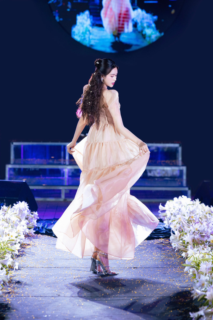 Thời gian gần đây, có thông tin Hoa hậu Đỗ Thị Hà sắp kết hôn với một thiếu gia. Tuy nhiên, người đẹp gốc Thanh Hóa hoàn toàn giữ im lặng trước những tin đồn liên quan tới chuyện tình cảm. Công ty chủ quản của Hoa hậu cho biết: "Chúng tôi không thể xác nhận thông tin hẹn hò, vì đây là việc cá nhân của Hoa hậu".