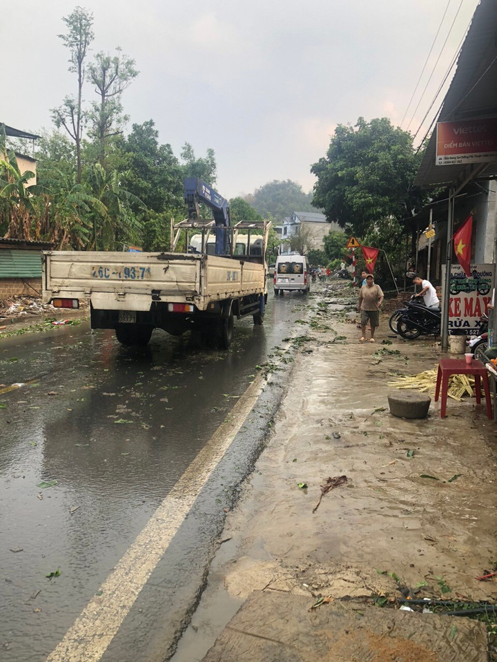 EVNNPN nỗ lực khắc phục sự cố do mưa lớn và lốc xoáy kèm theo mưa tại một số tỉnh Sơn La, Yên Bái, Phú Thọ, Vĩnh Phúc đến 21h ngày 21/4/2024.