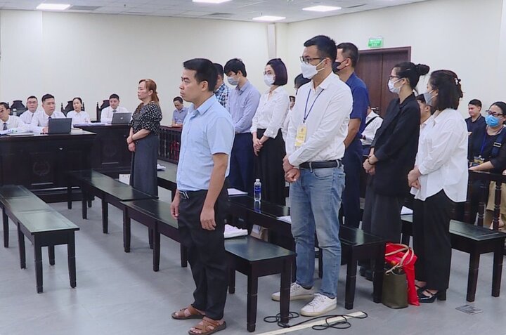 Các bị cáo tại toà.