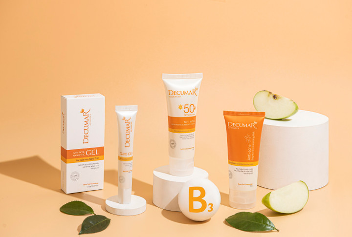Dòng sản phẩm Decumar THC sở hữu thành phần từ nghệ Nano không màu THC, bổ sung tinh chất sáng da từ Hàn Quốc.