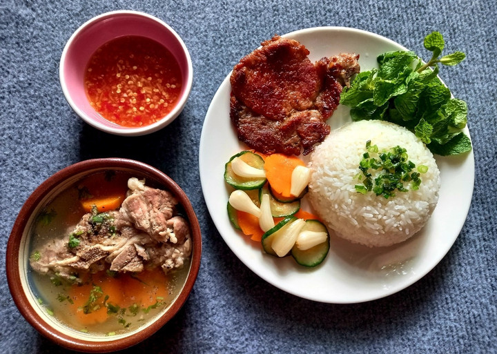 Cơm tấm là món ăn không thể bỏ qua khi đến Sài Gòn. (Ảnh: B.L)