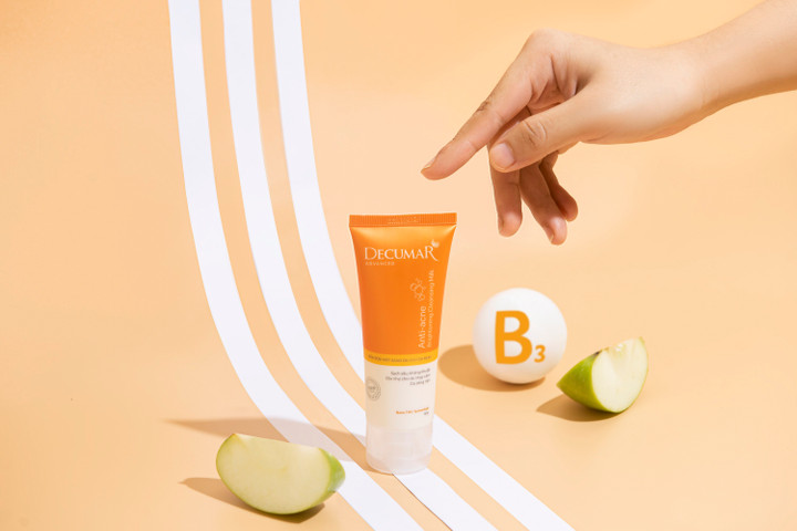 Sữa rửa mặt sáng da cho da mụn Decumar THC đặc biệt dịu nhẹ cho làn da nhạy cảm.